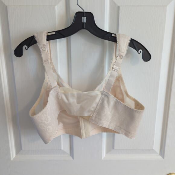 NWT Playtex 18 Hour Bra, Front Close, 42B - Picture 4 of 5